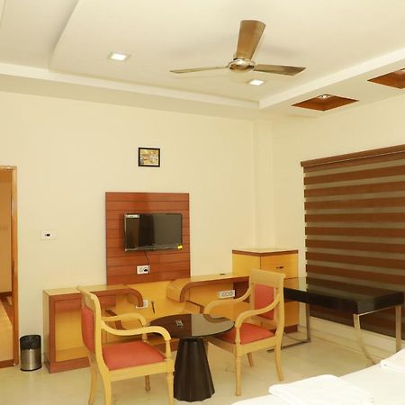 Hill View Paradise - 2Bhk'S & Rooms - A Golden Group Of Premium Home Stays - ティルパティ エクステリア 写真