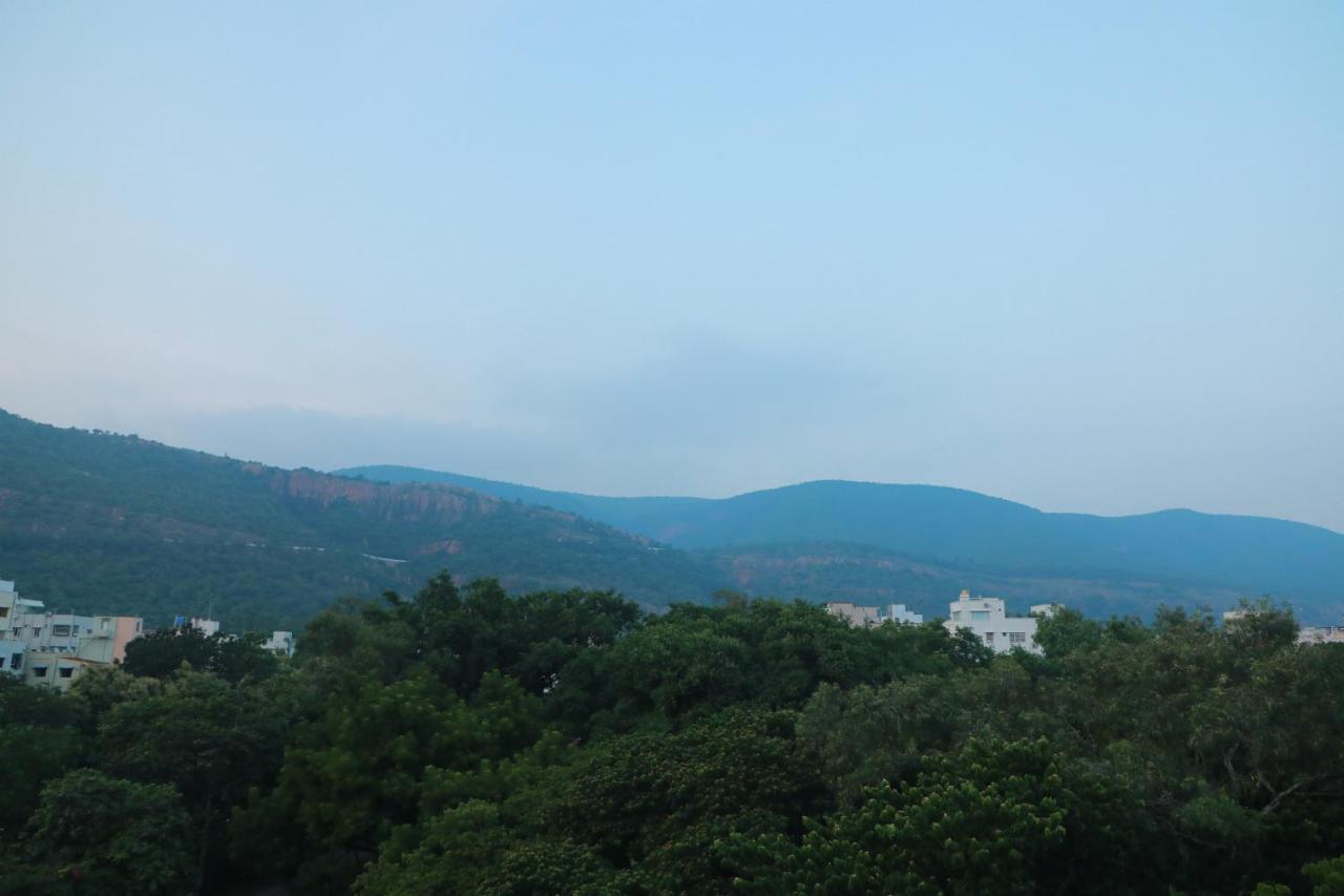 Hill View Paradise - 2Bhk'S & Rooms - A Golden Group Of Premium Home Stays - ティルパティ エクステリア 写真